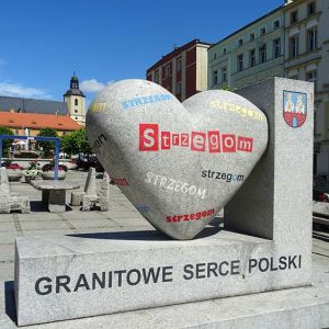 rynek-w-Strzegomiu-Granitowe-Serce-Polski